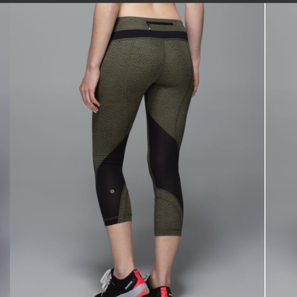 Lululemon Run: Inspire Crop II *Full-On Luxtreme (Mesh)
Dottie Dash Green
